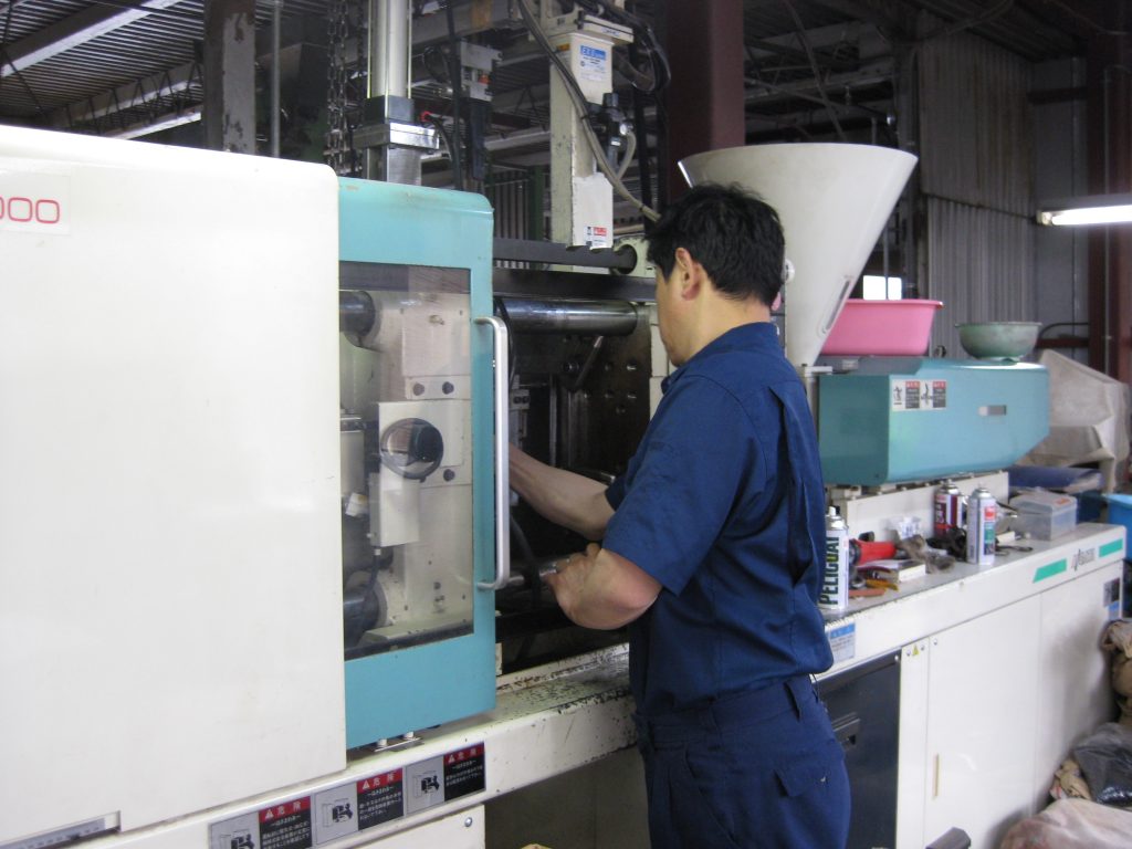 Tuyển 09 Nam đúc nhựa làm việc tại Saitama, Nhật Bản