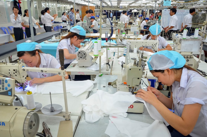 Thông báo đơn hàng tuyển 6 nữ may đệm ô tô lương 35 triệu