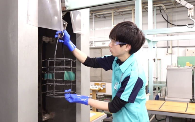 Đơn Hàng Tuyển 06 Nam Nhân Viên Làm Sạch Bề Mặt và Mạ Điện, Công Ty Nhiều Việc Làm Thêm, Thu Nhập Ổn Định 25 Triệu/Tháng Tại Aichi Nhật Bản